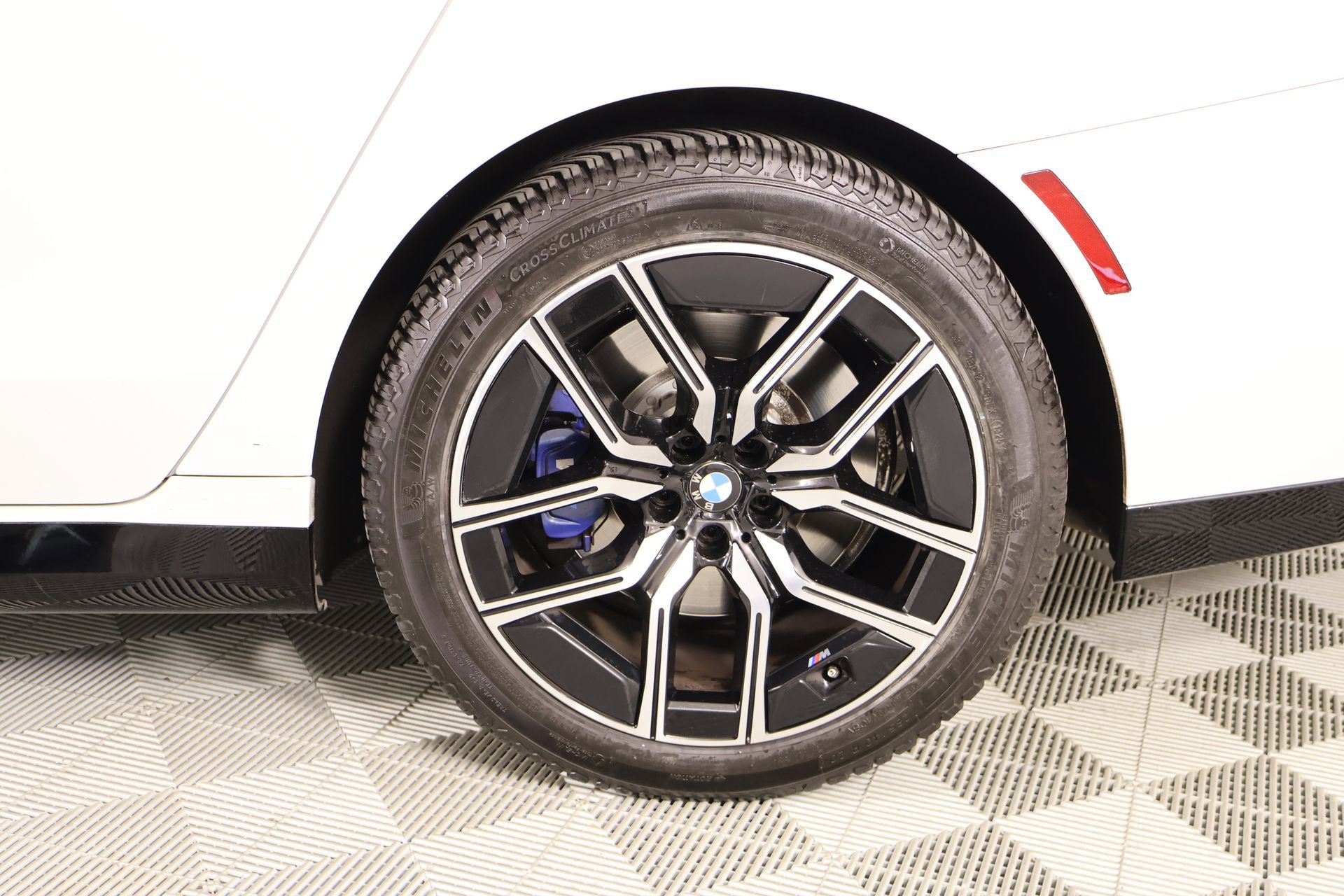 Used 2023 BMW 740i w/ Parking Assistance Package image 20