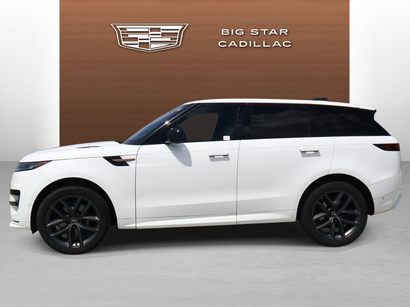 Used 2023 Land Rover Range Rover Sport SE Dynamic AWD/4WD image 2