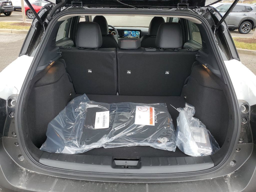New 2026 Nissan Kicks SR w/ Cold Weather Package AWD/4WD image 8