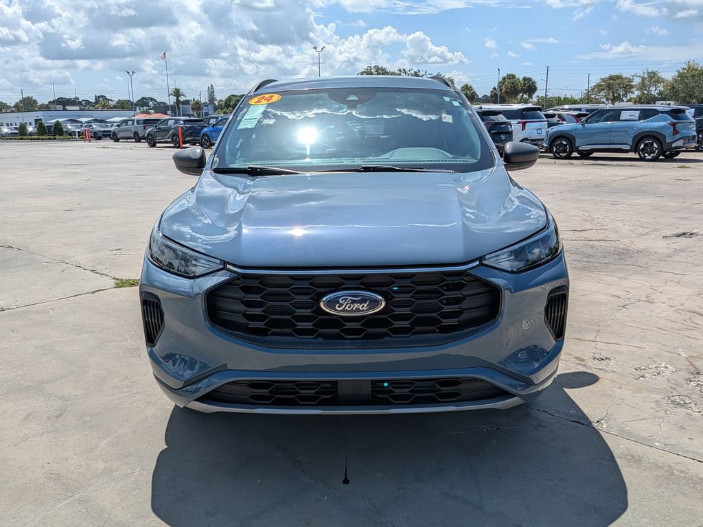Used 2024 Ford Escape ST-Line w/ Tech Pack #1 FWD image 3