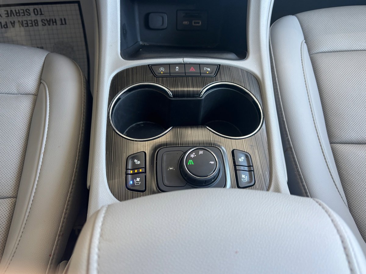 Used 2022 GMC Acadia SLT w/ Preferred Package image 5