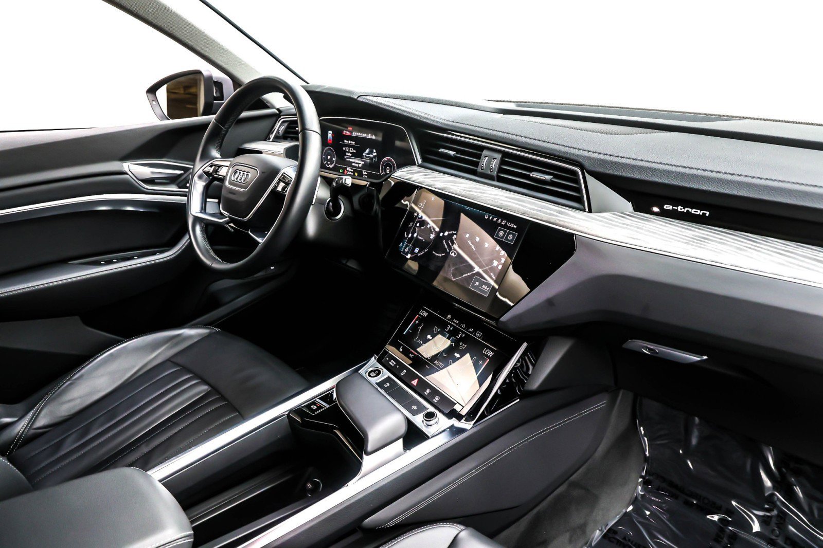 Used 2022 Audi e-tron Premium w/ Convenience Plus Package image 16