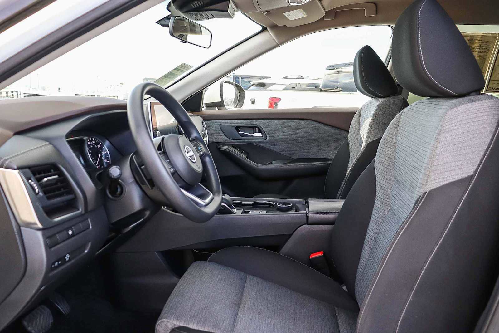 Used 2023 Nissan Rogue SV image 18