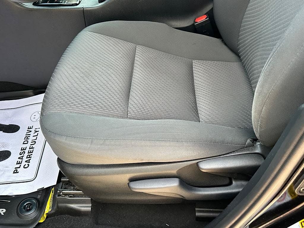 Used 2019 Toyota Highlander LE AWD/4WD image 13