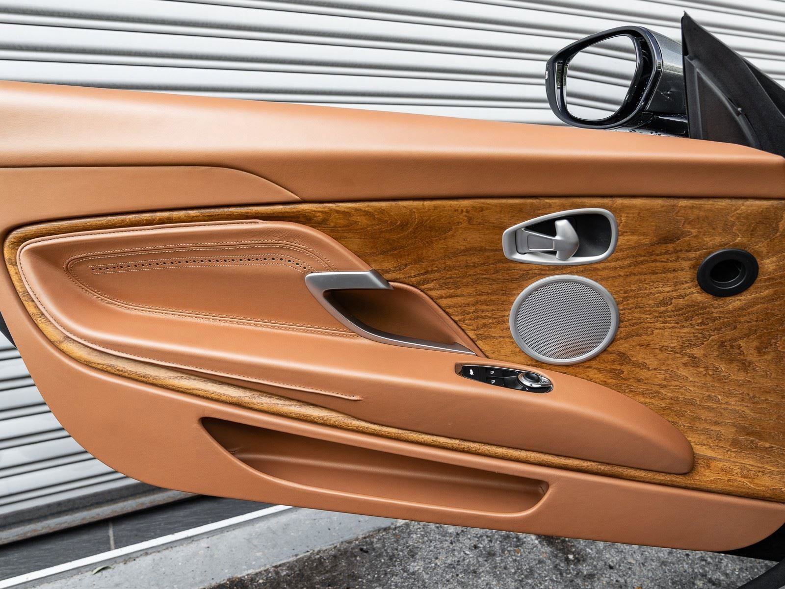 Used 2019 Aston Martin DB11 Volante image 26