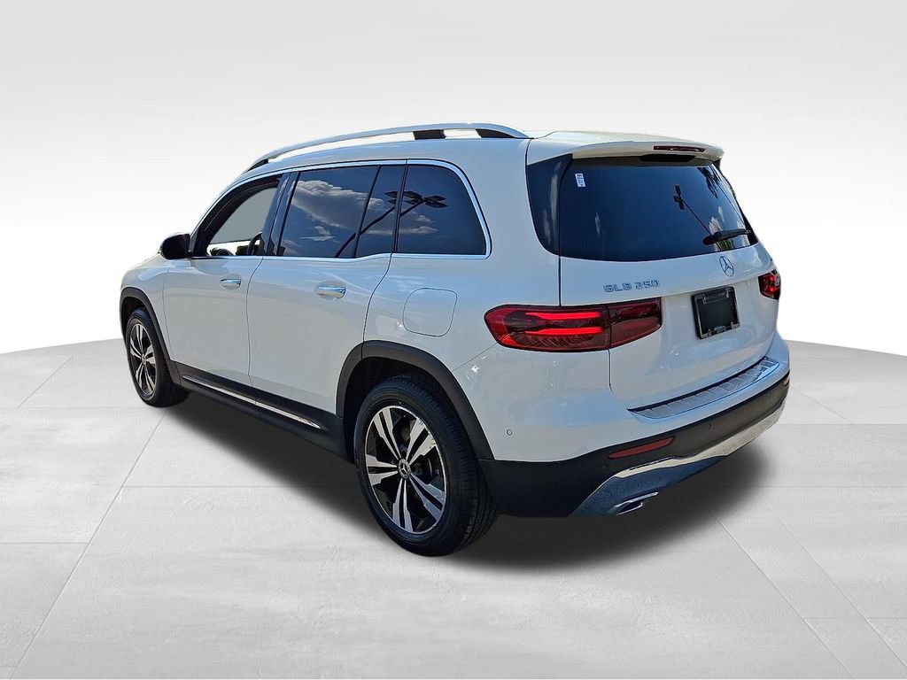 Used 2025 Mercedes-Benz GLB 250 4MATIC image 4