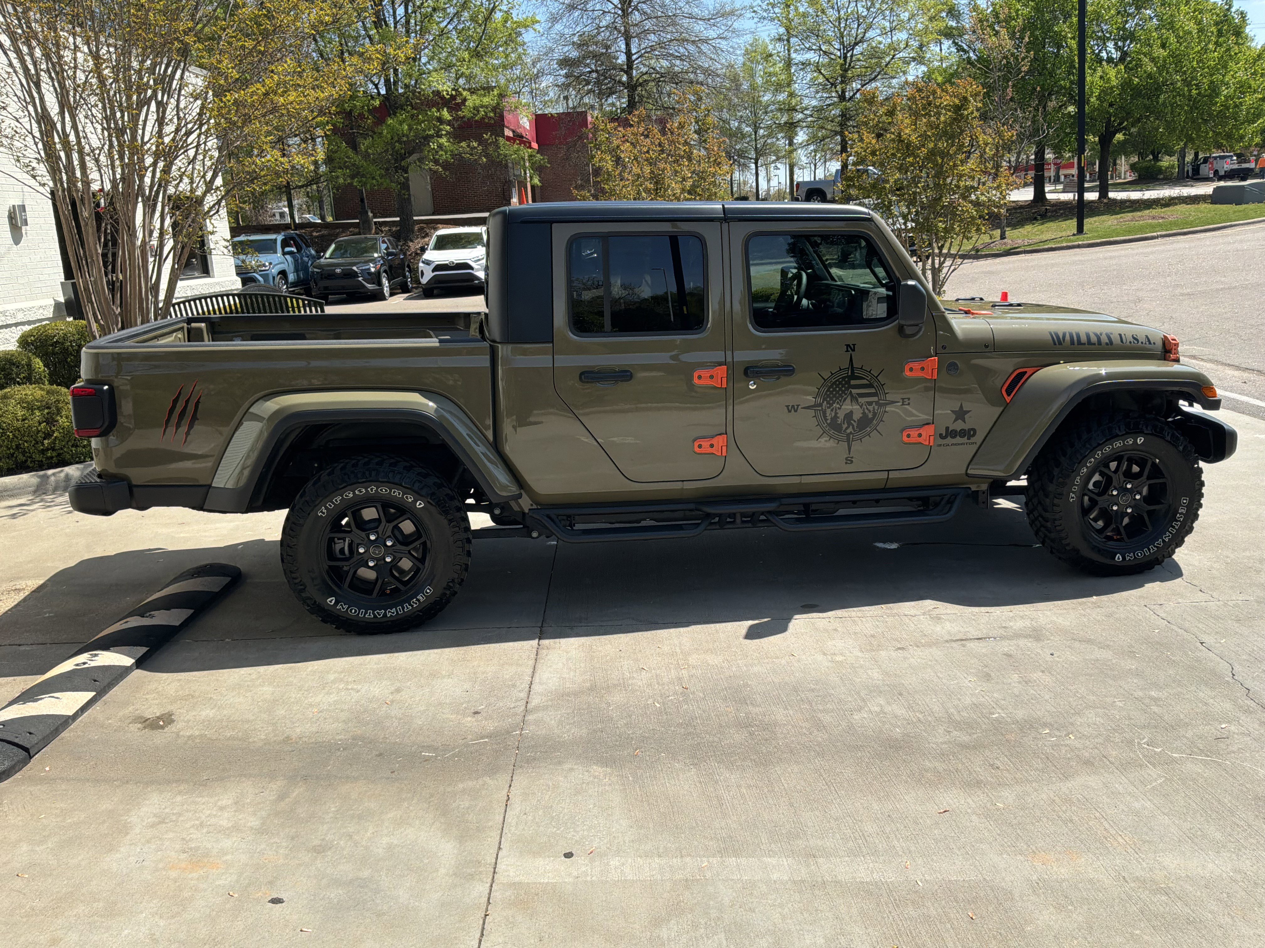 Used 2025 Jeep Gladiator Willys image 14