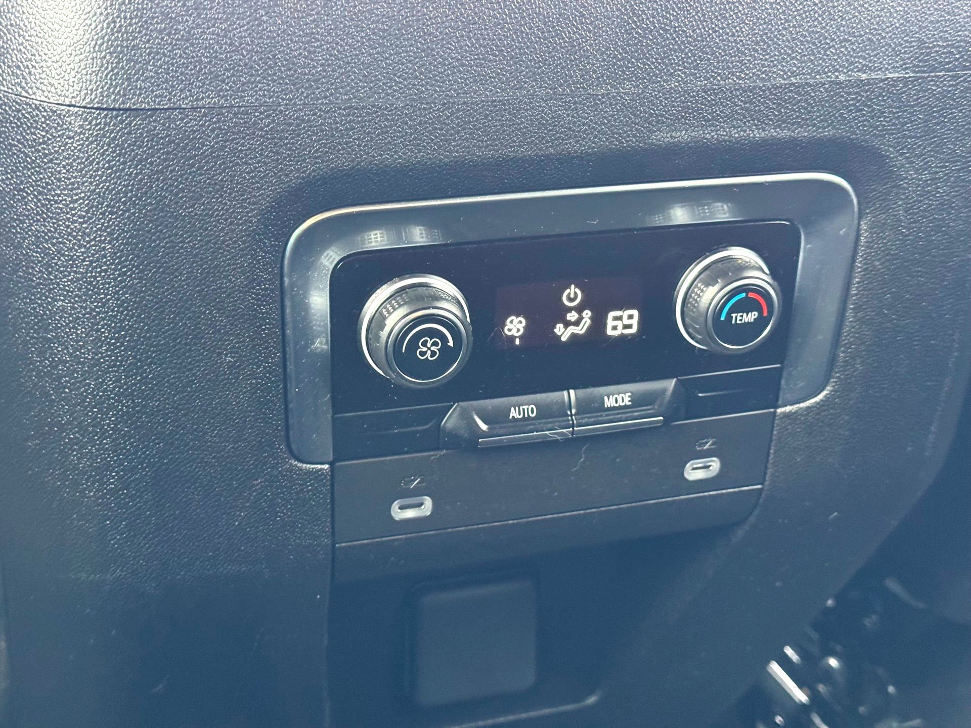 Used 2024 Chevrolet Tahoe LT image 21