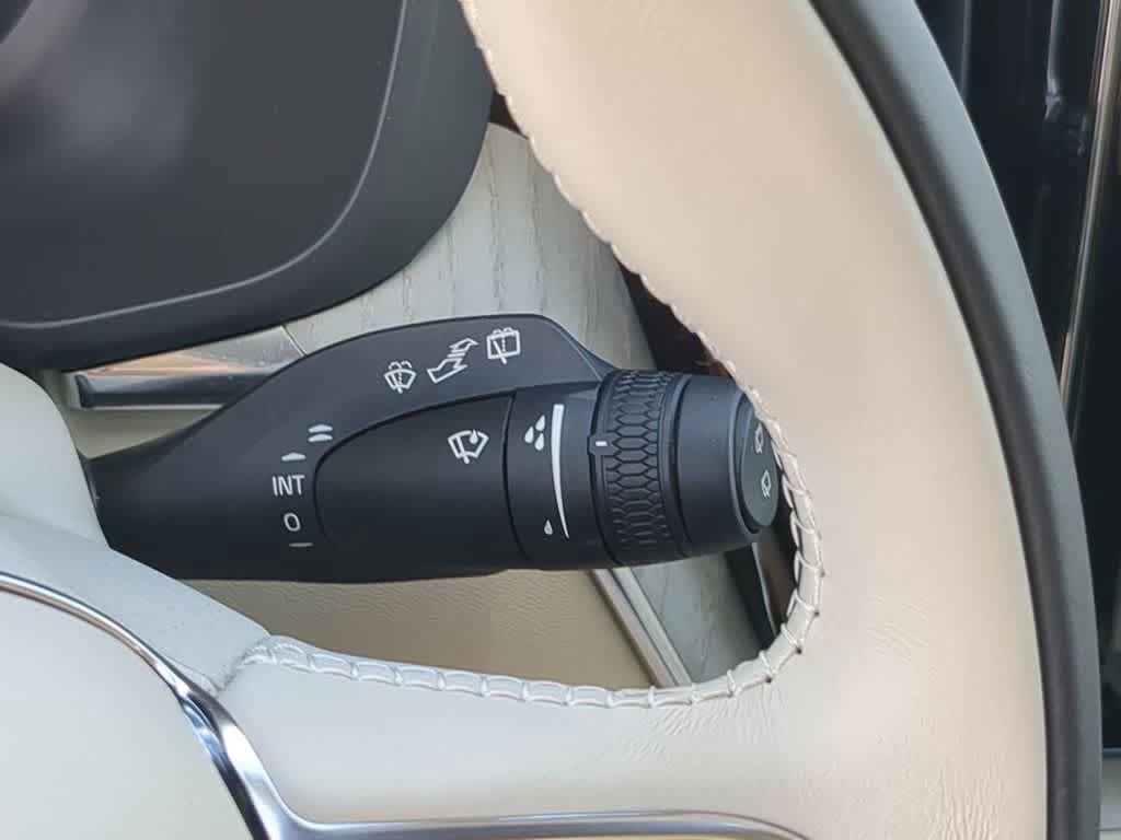 Certified 2024 Volvo XC60 B5 Plus AWD/4WD image 24