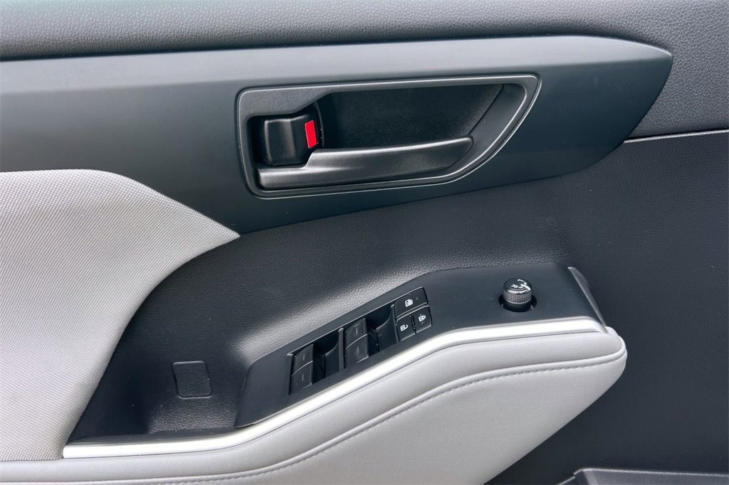 Certified 2023 Toyota Highlander L image 13