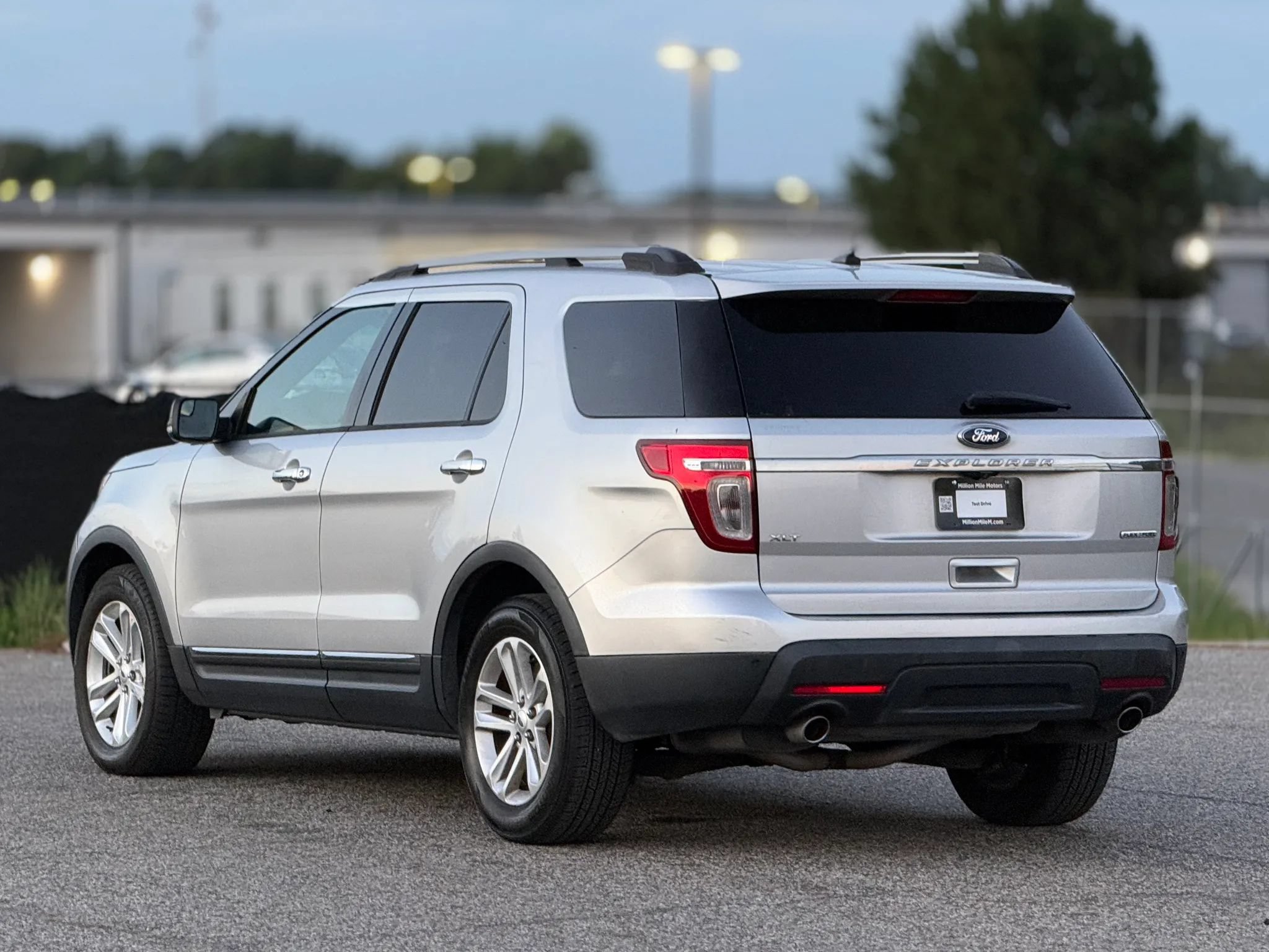 Used 2015 Ford Explorer XLT w/ Equipment Group 202A FWD image 10