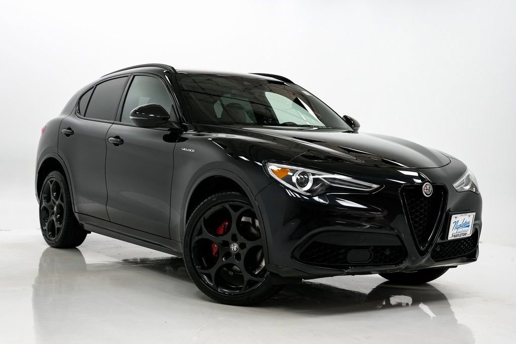 Used 2023 Alfa Romeo Stelvio Veloce image 5