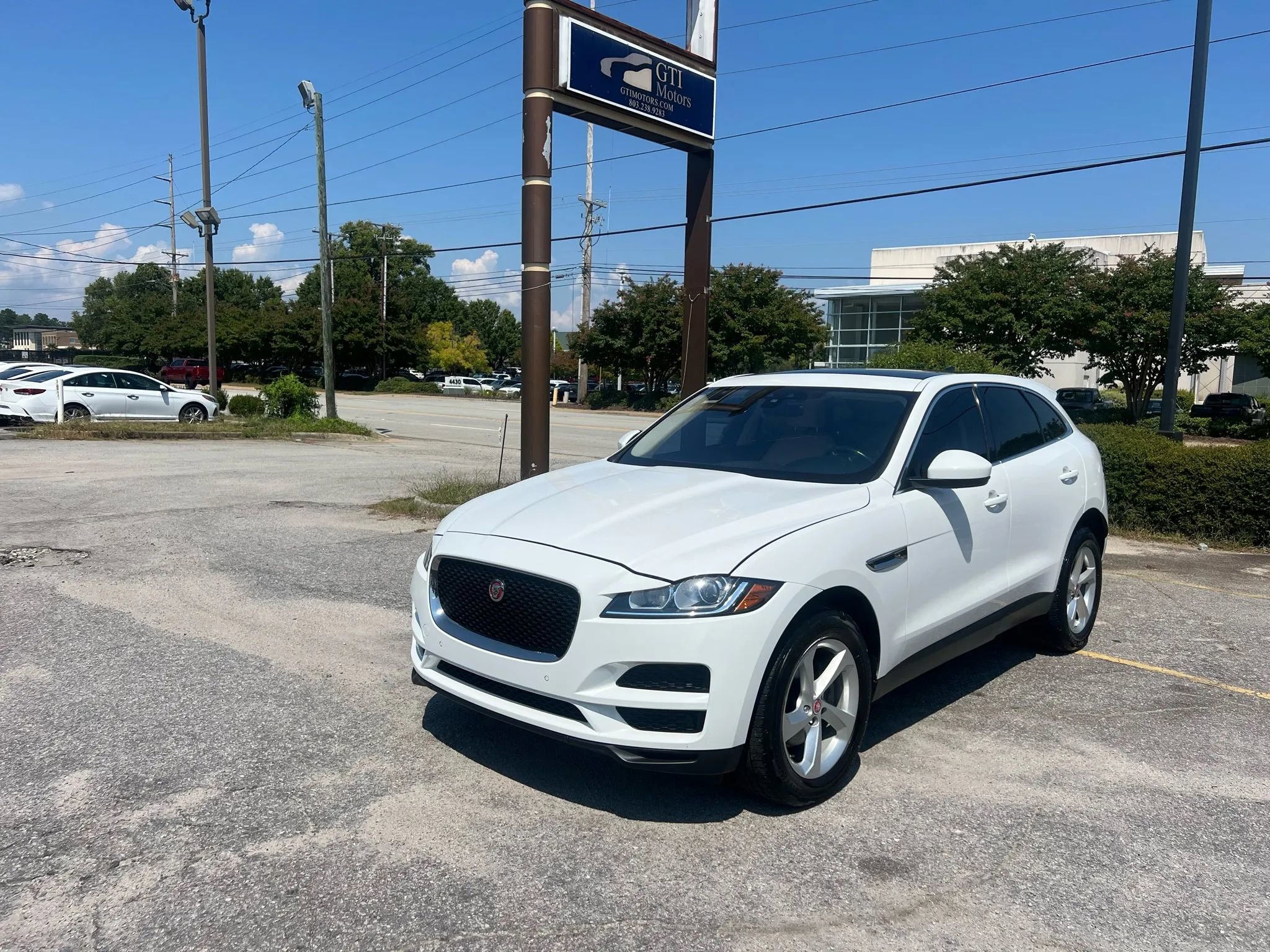 Used 2020 Jaguar F-PACE Premium image 1
