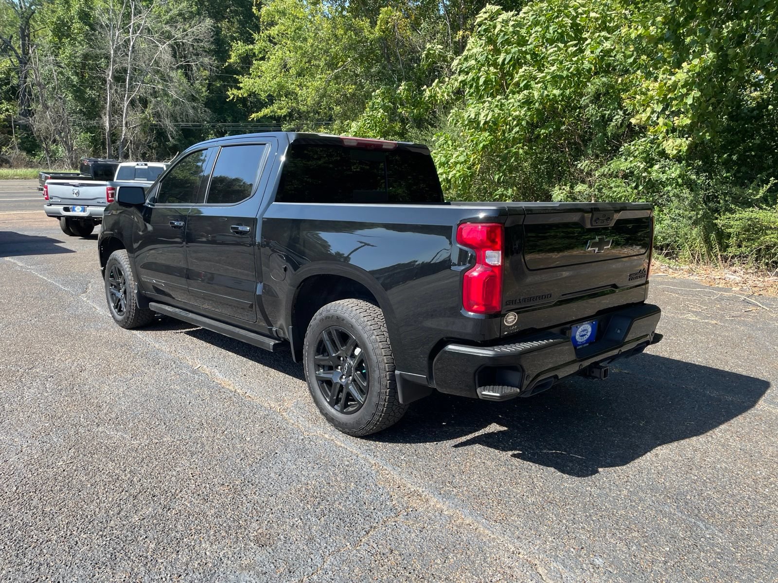 Used 2026 Chevrolet Silverado 1500 High Country w/ Midnight Edition AWD/4WD image 3