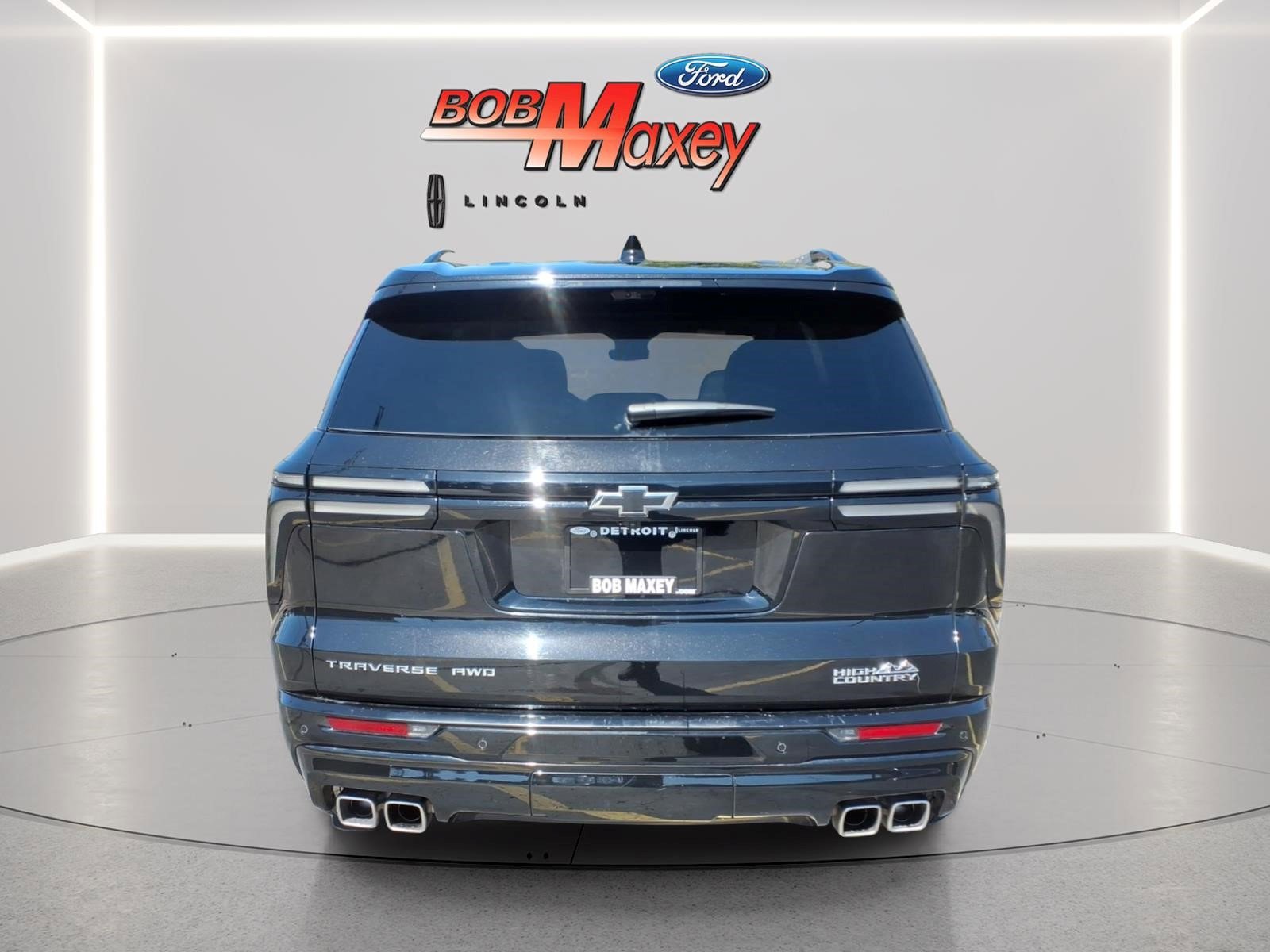 Used 2025 Chevrolet Traverse High Country w/ LPO, Floor Liner Package AWD/4WD image 5