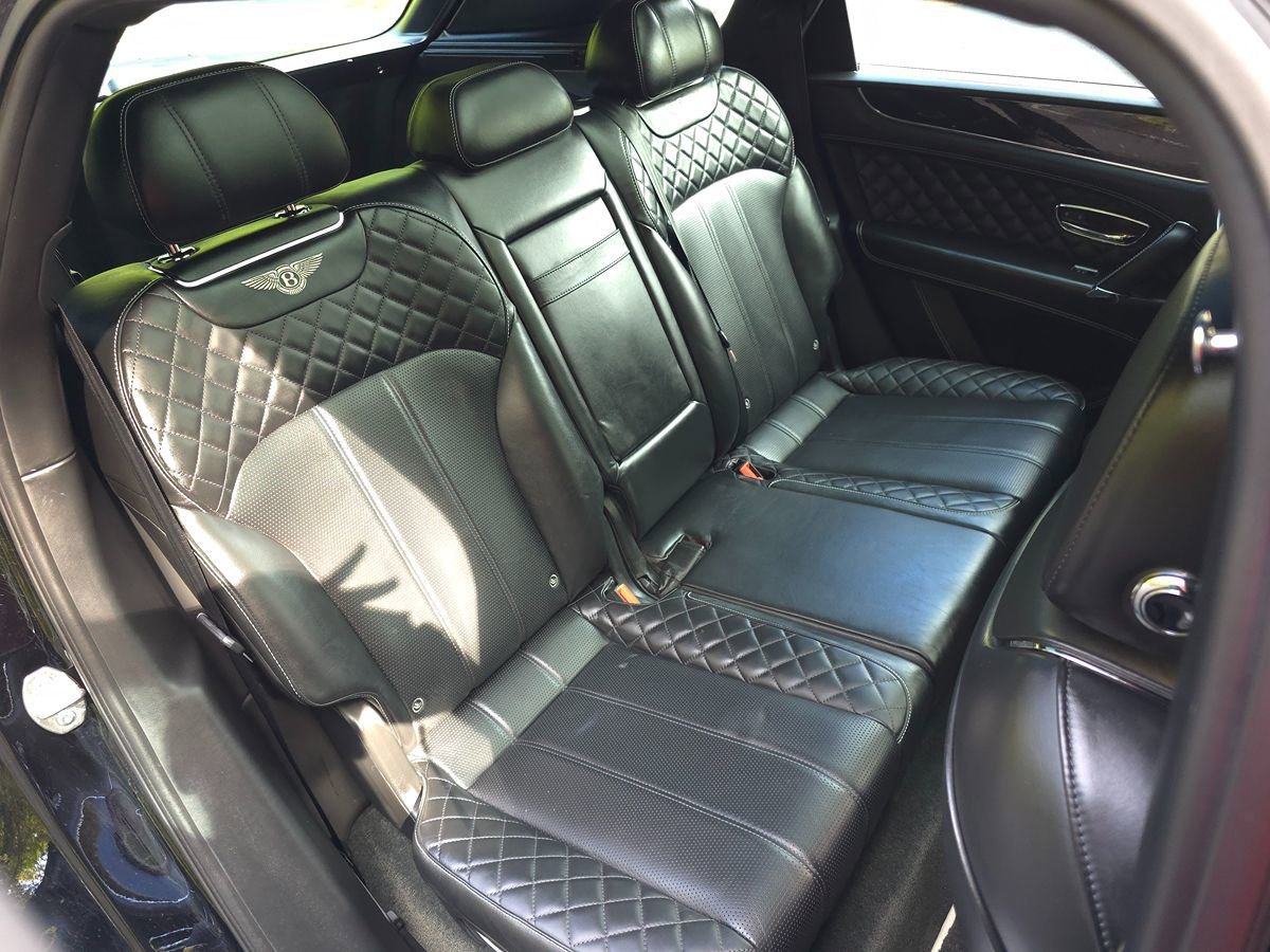 Used 2020 Bentley Bentayga Plug-In Hybrid image 25