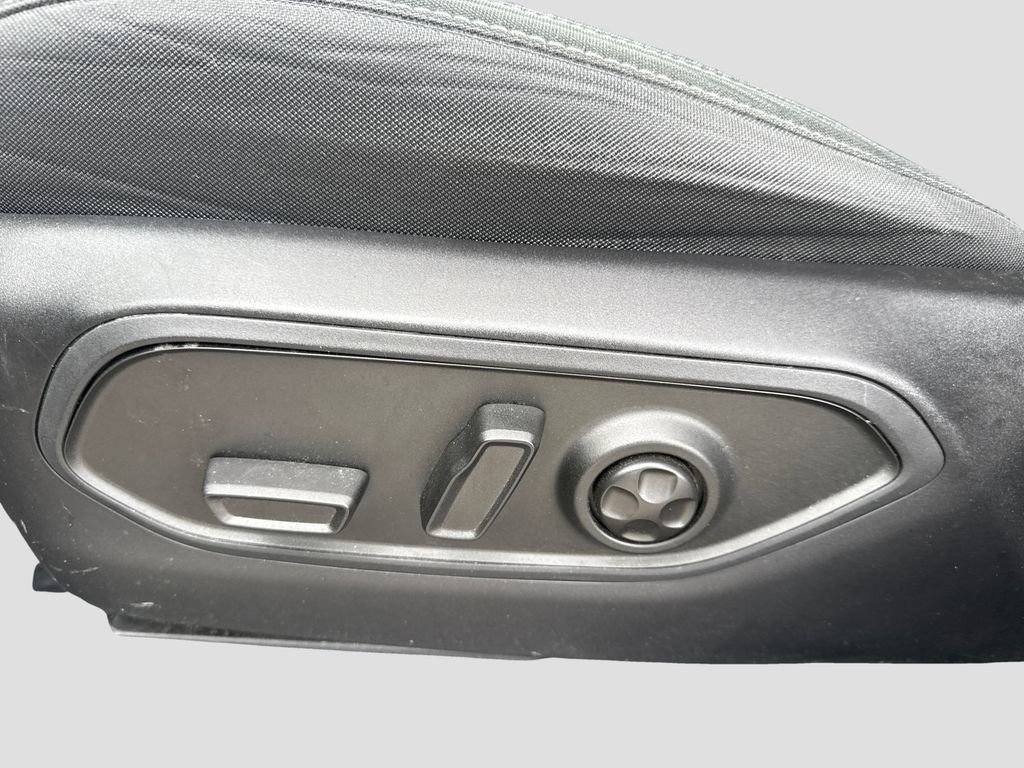 Used 2023 Jeep Grand Cherokee Laredo image 13