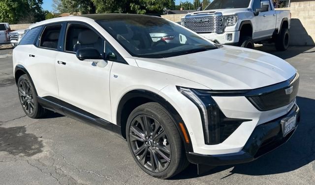 Used 2025 Cadillac Optiq Sport 2 image 1