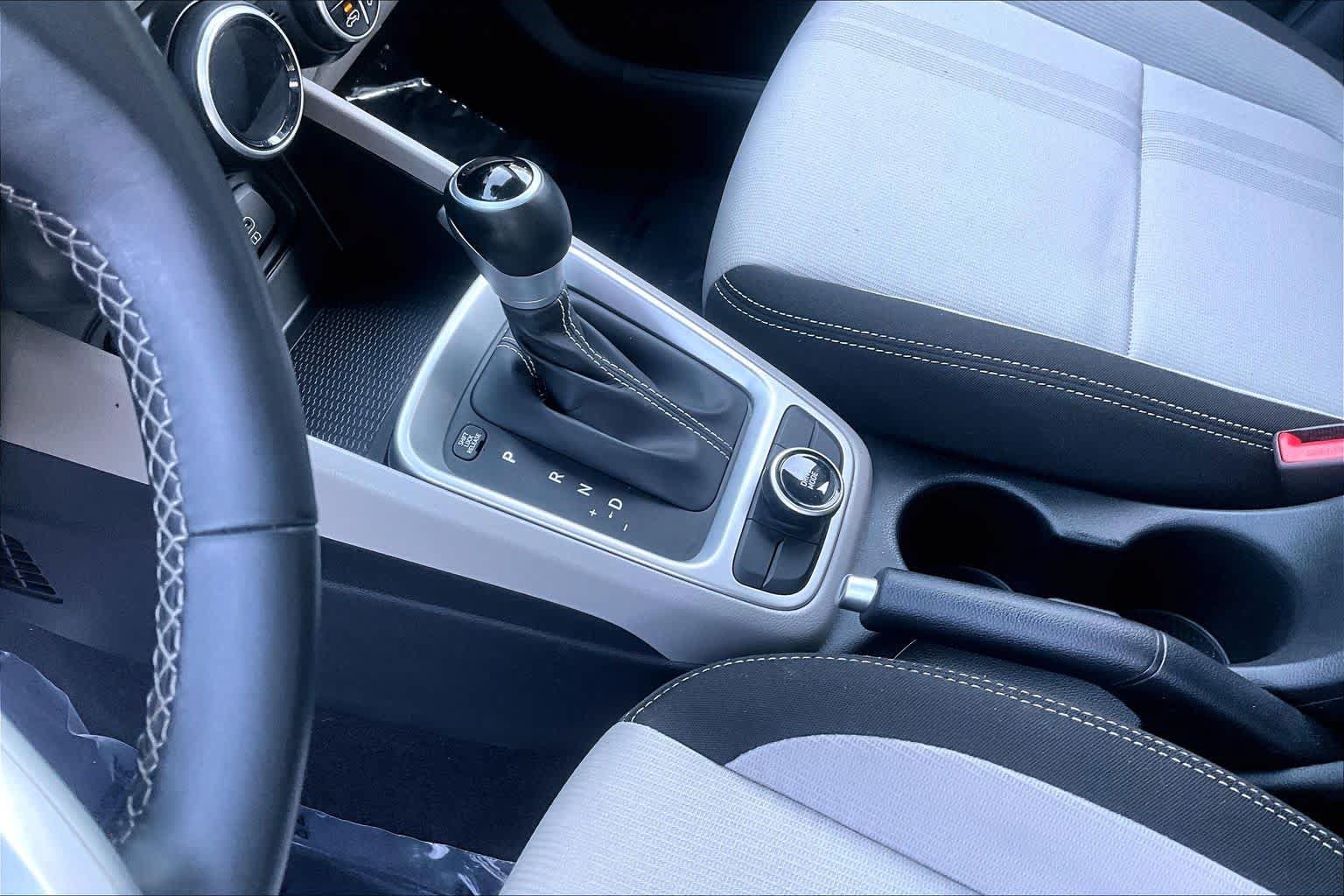 Used 2024 Hyundai Venue SEL FWD image 17