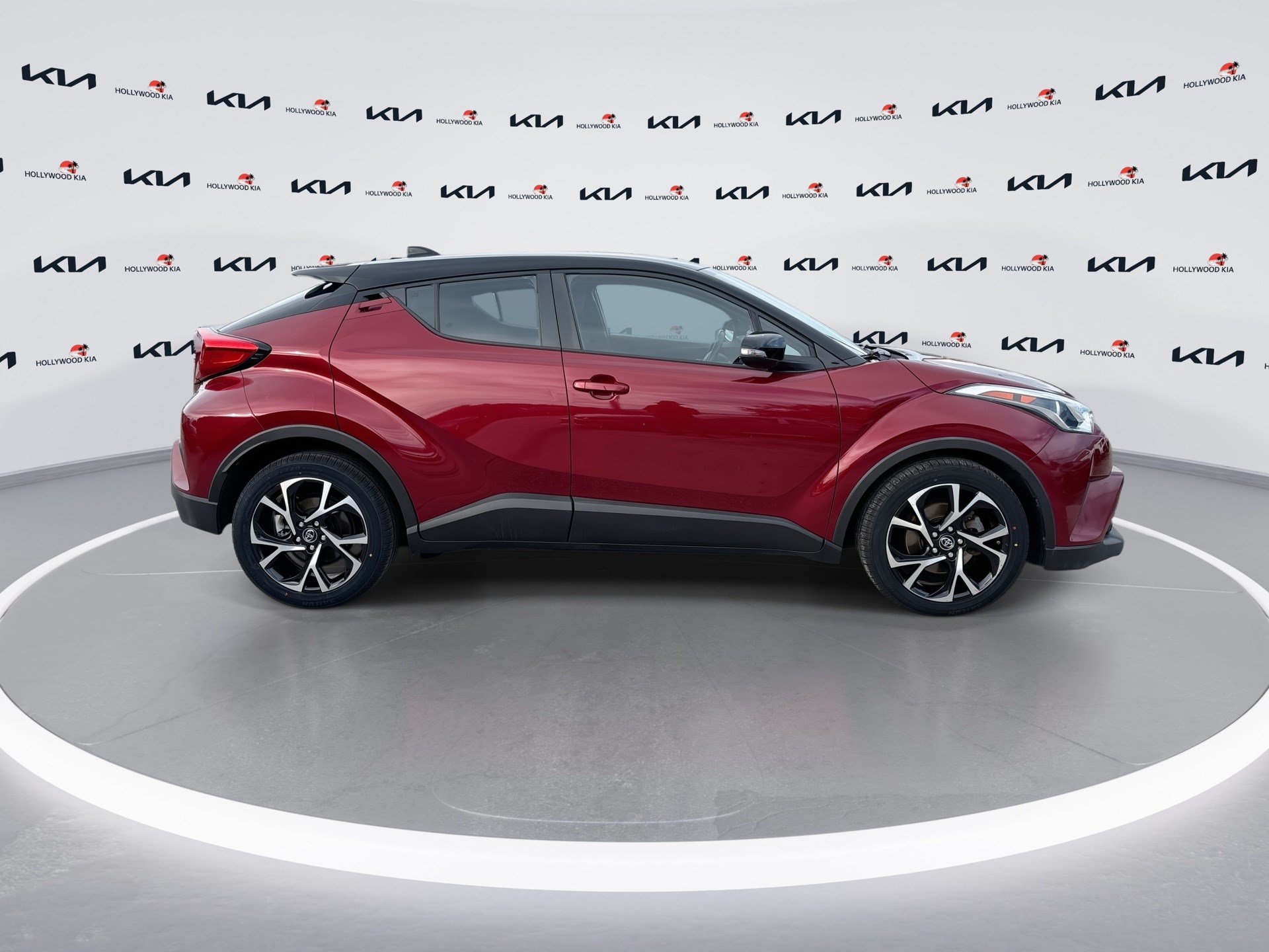Used 2019 Toyota C-HR XLE FWD image 9