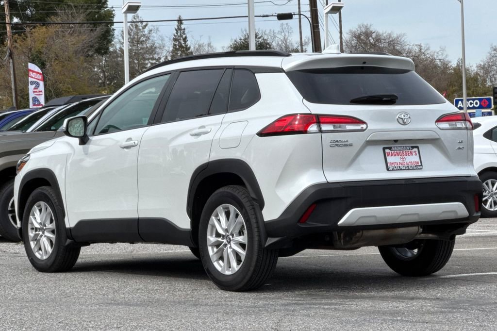 Certified 2024 Toyota Corolla Cross LE w/ Moonroof Package image 5