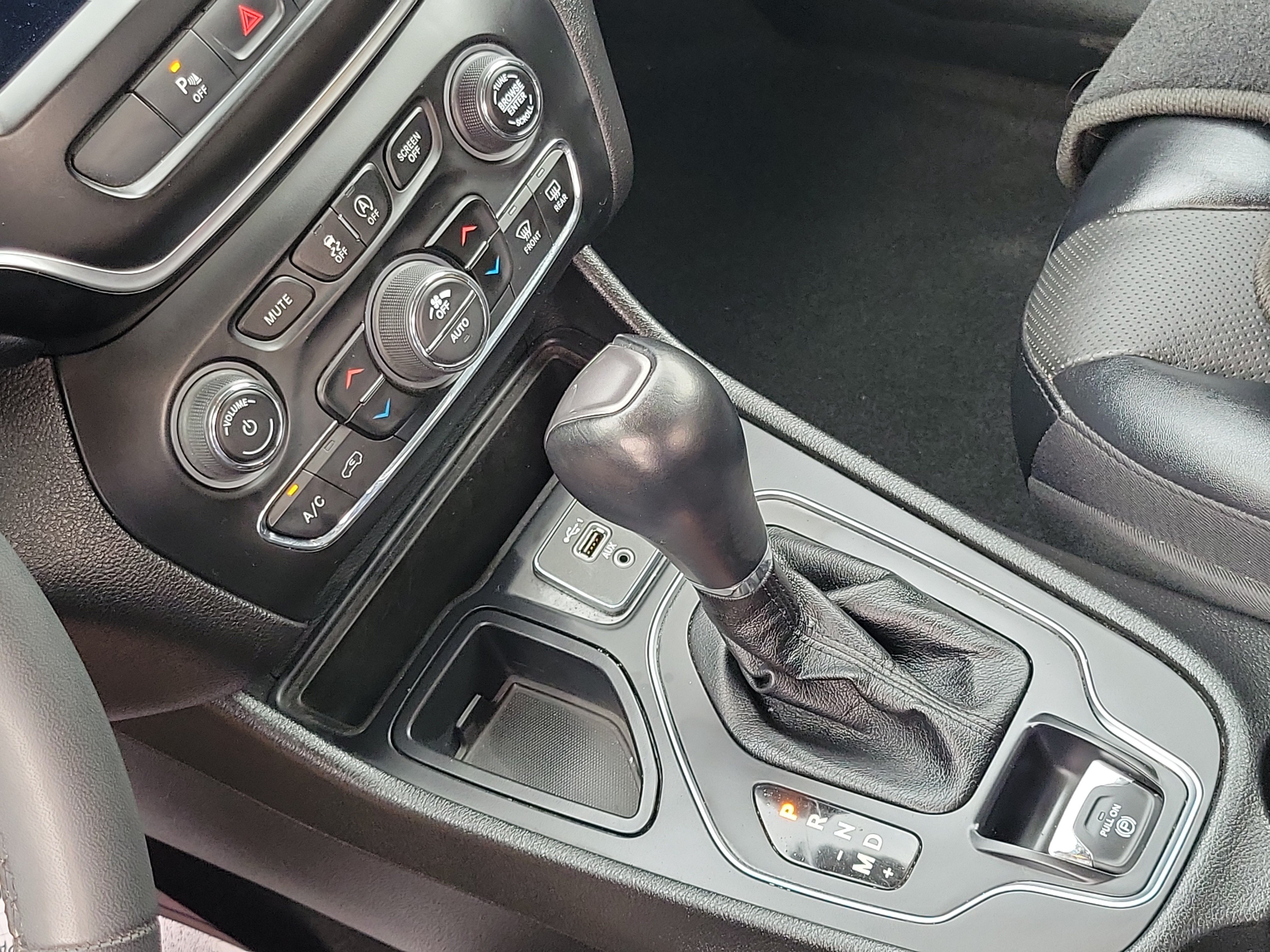 Used 2021 Jeep Cherokee Latitude Lux w/ Comfort/Convenience Group FWD image 15