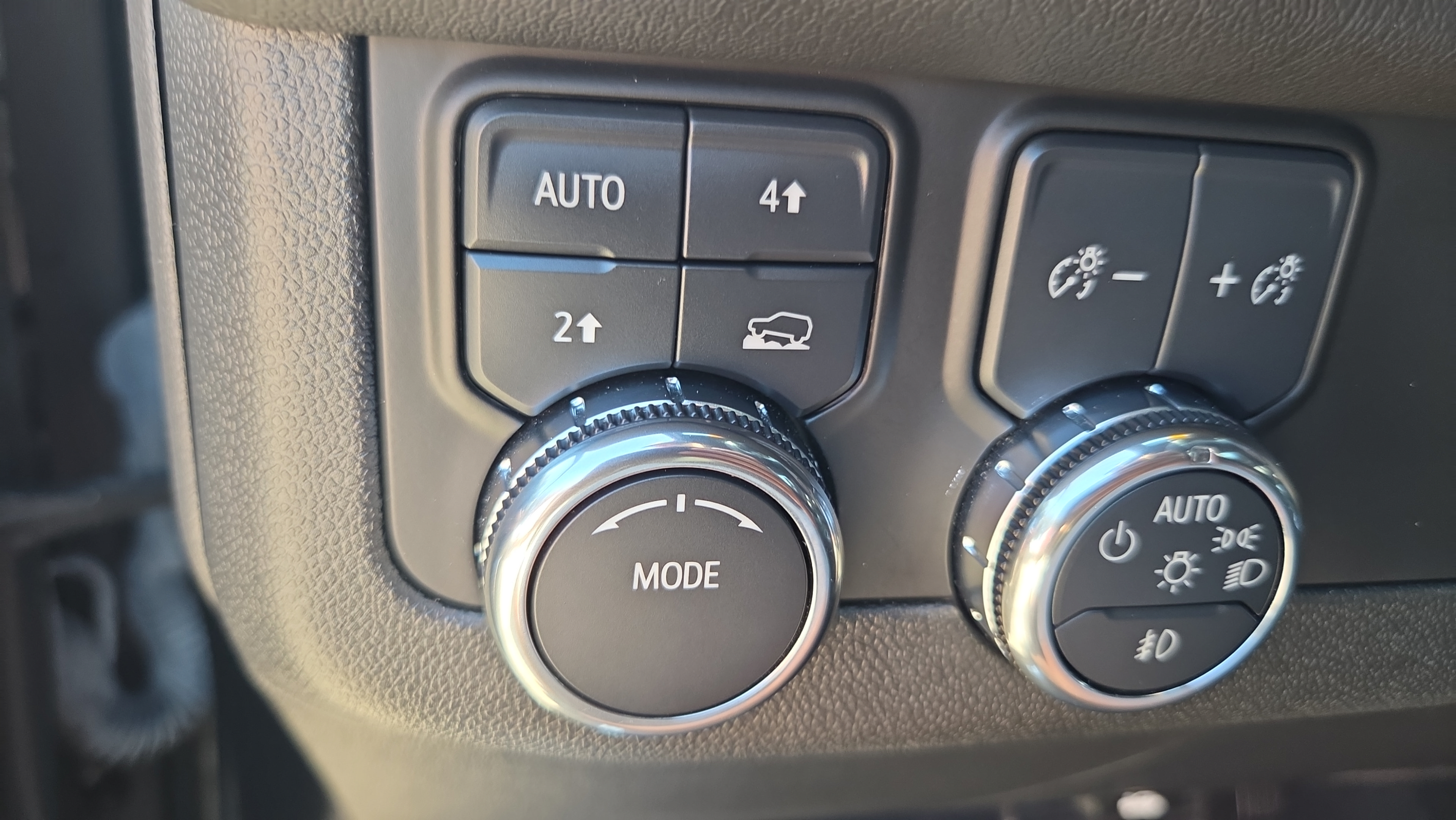 Used 2025 GMC Yukon Denali AWD/4WD image 25