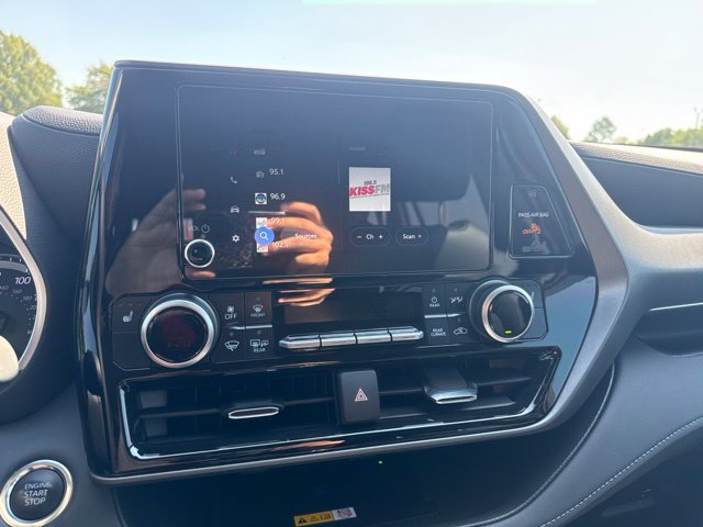 Used 2025 Toyota Highlander XLE FWD image 34