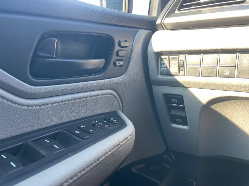 Used 2018 Honda Odyssey EX-L image 19