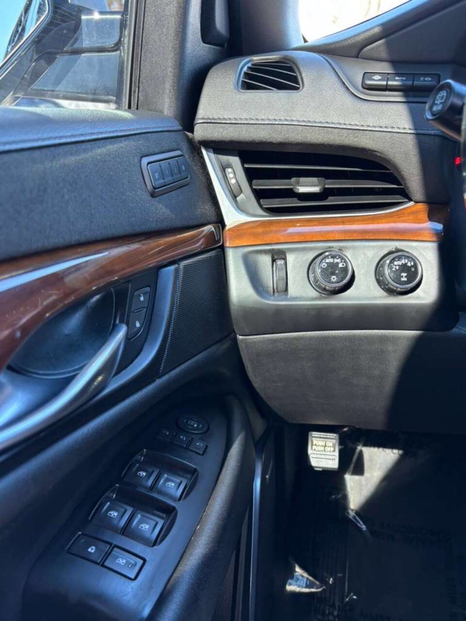 Used 2019 Cadillac Escalade ESV Luxury w/ LPO, Radiant Package image 28