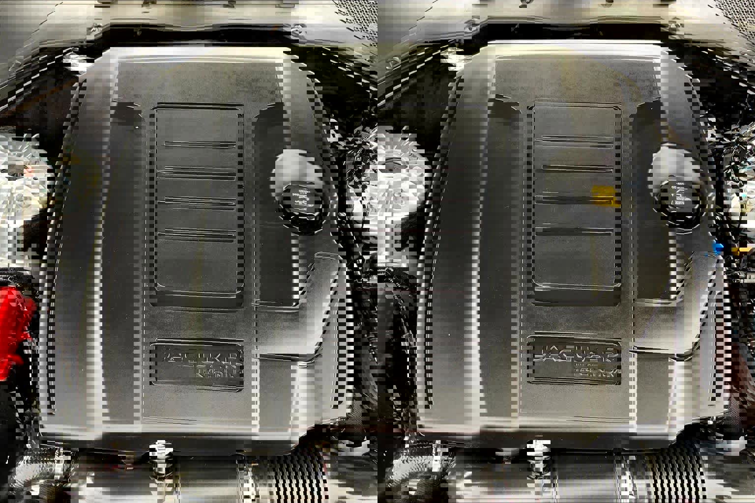 Used 2018 Jaguar XE Premium image 31