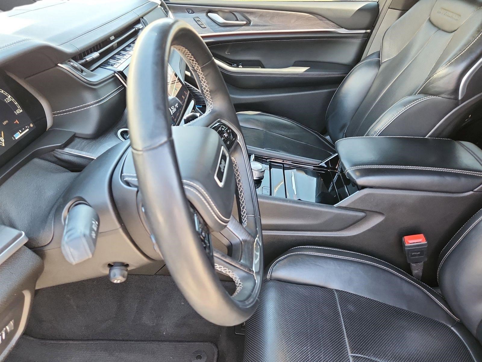 Used 2021 Jeep Grand Cherokee L Overland w/ Luxury Tech Group IV AWD/4WD image 5