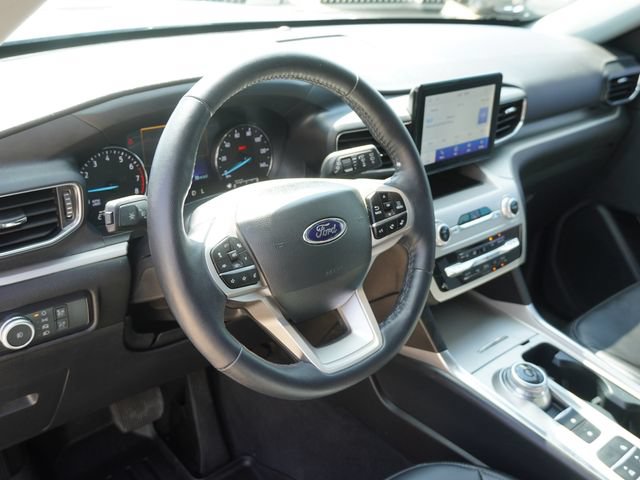 Used 2022 Ford Explorer XLT w/ Equipment Group 202A RWD image 18
