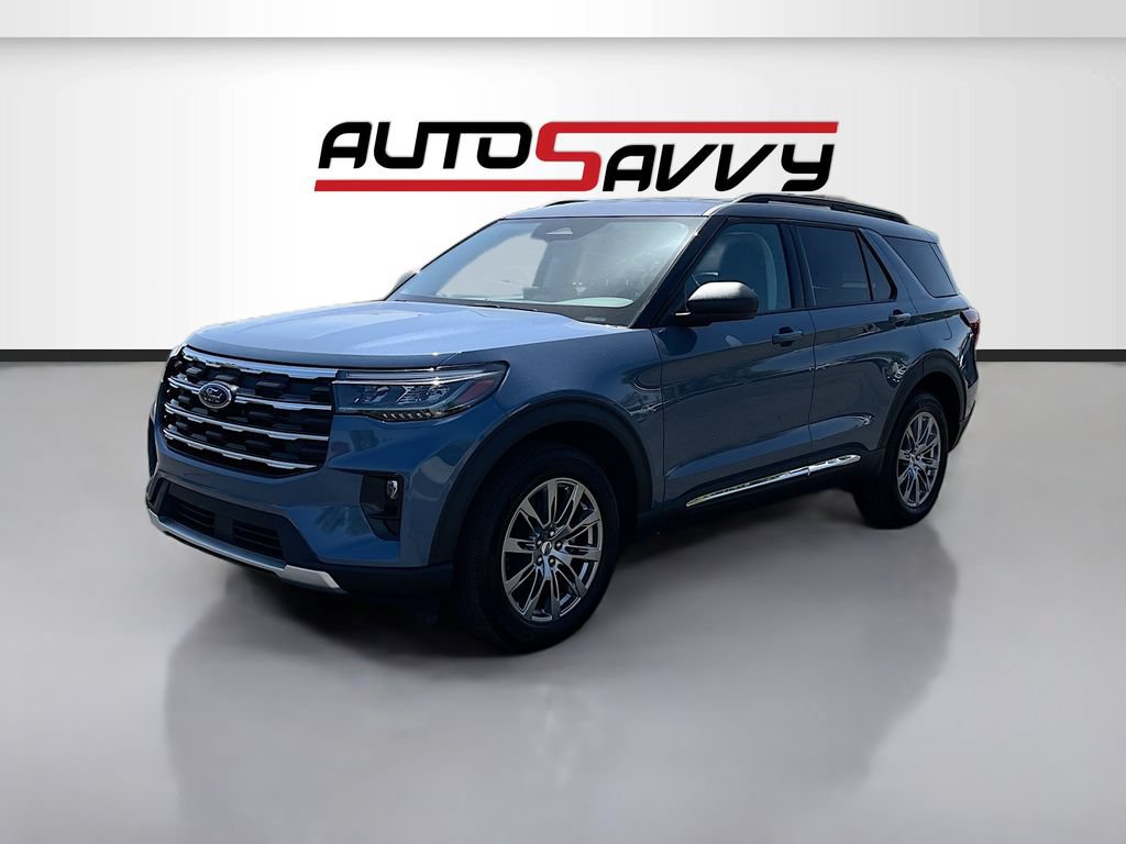 Used 2025 Ford Explorer Active AWD/4WD image 3