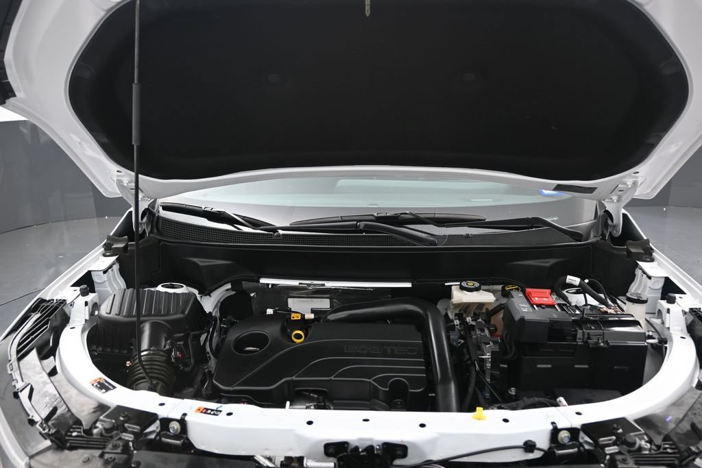 Used 2025 Chevrolet Equinox LT w/ Safety and Technology Package FWD image 12