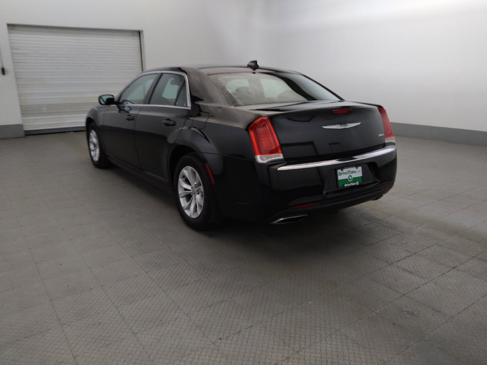 Used 2016 Chrysler 300 Limited RWD image 5