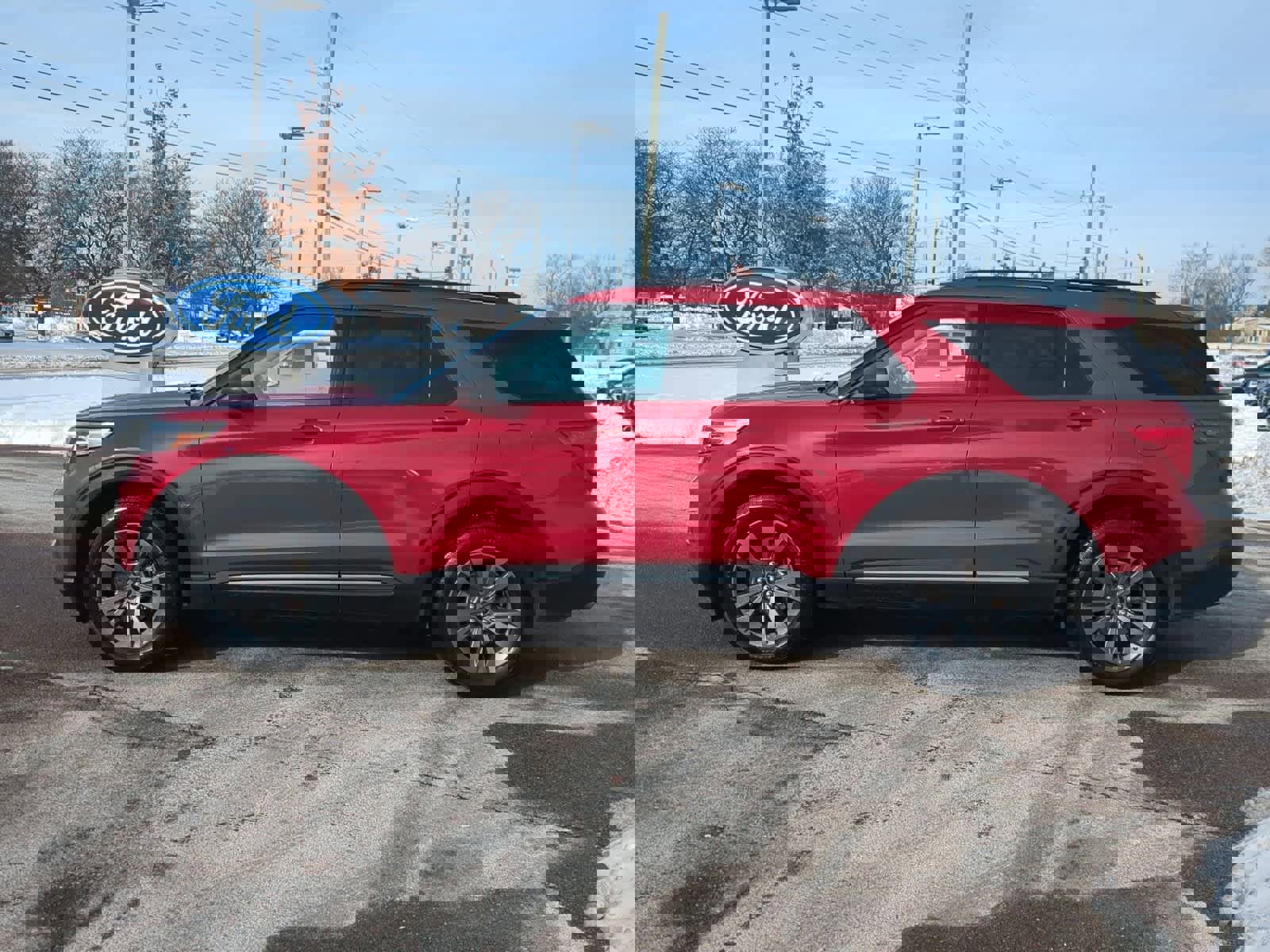 Used 2021 Ford Explorer XLT w/ Equipment Group 202A image 5