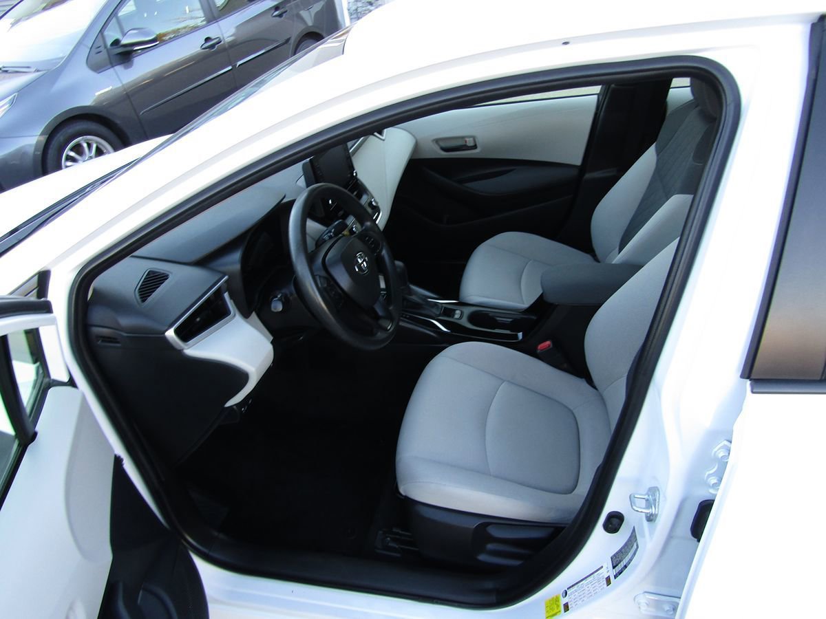 Used 2022 Toyota Corolla LE image 4