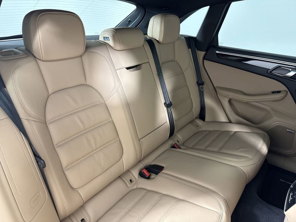 Certified 2024 Porsche Macan image 23