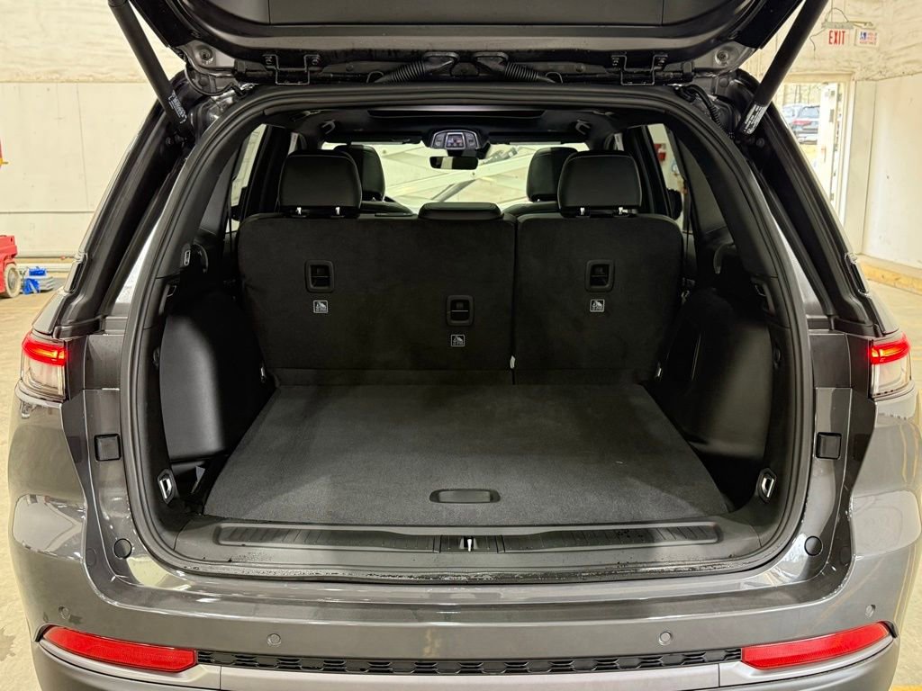 New 2026 Jeep Grand Cherokee Limited w/ Limited Altitude Package image 18
