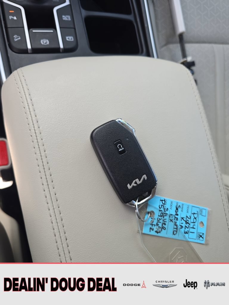 Used 2023 Kia Sorento EX AWD/4WD image 28