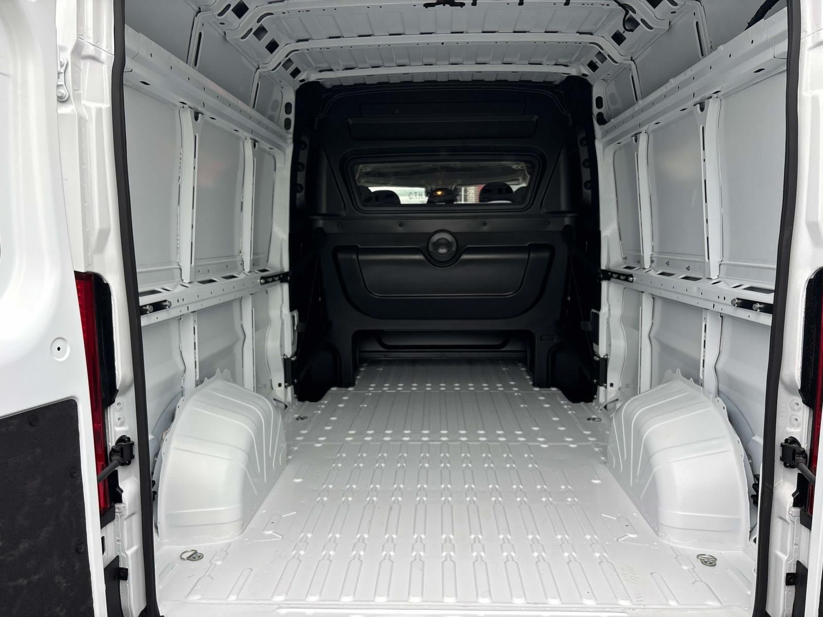 New 2026 RAM ProMaster 2500 w/ Crew Van Package FWD image 6