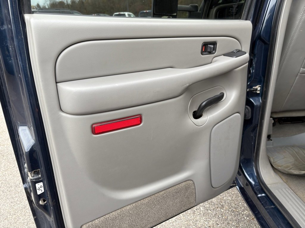 Used 2005 Chevrolet Silverado 3500 LT w/ Heavy-Duty Power Package image 24