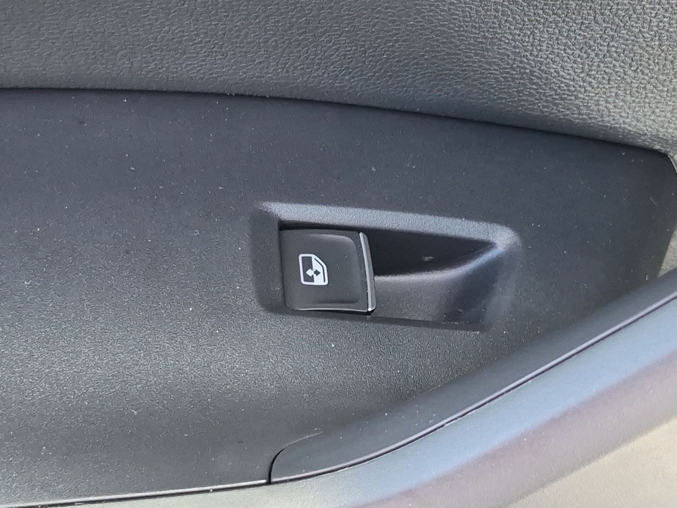 Used 2026 Volkswagen Jetta SE FWD image 28