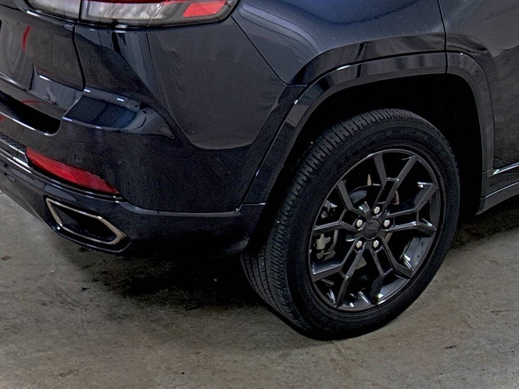 Used 2024 Jeep Grand Cherokee Limited 4xe image 12