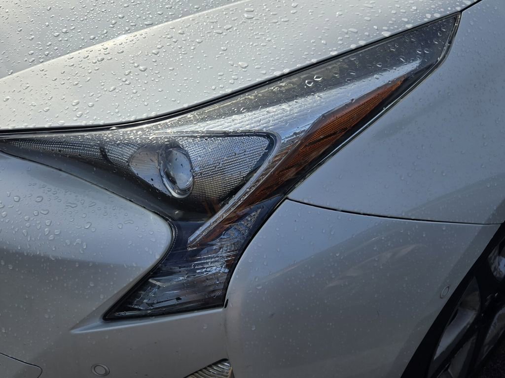 Used 2018 Toyota Prius Four Touring w/ Premium Convenience Package image 10