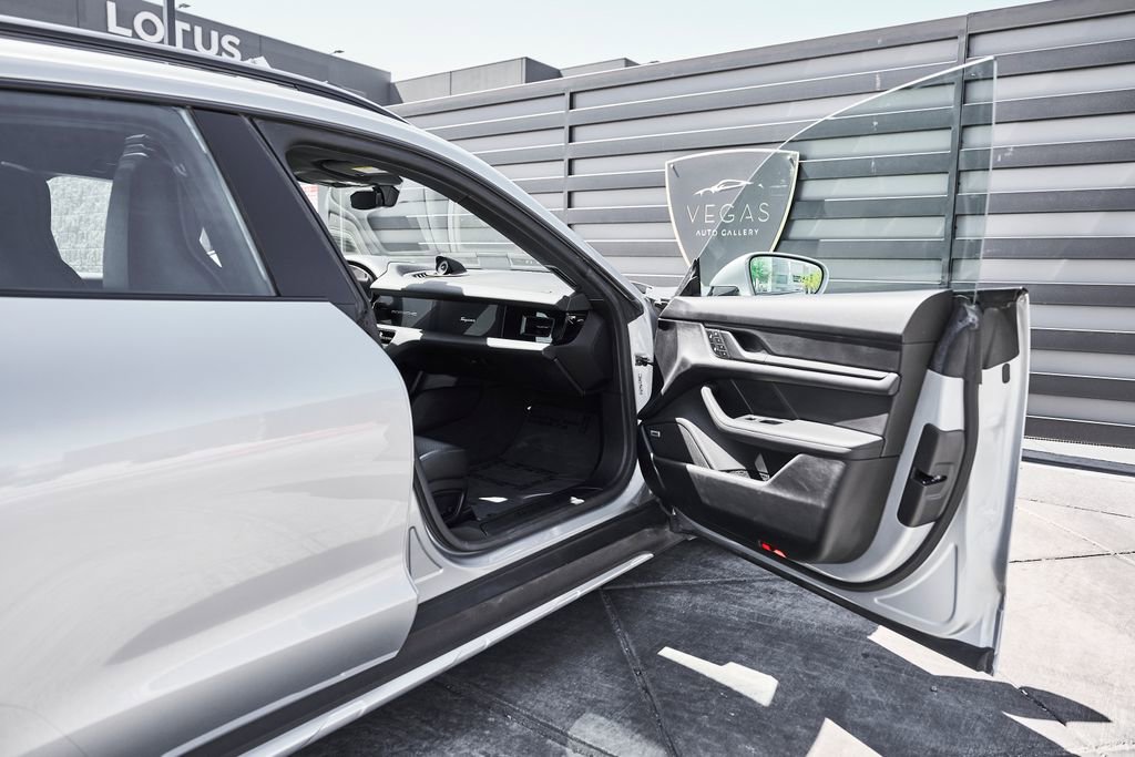 Used 2022 Porsche Taycan 4 Cross Turismo image 24