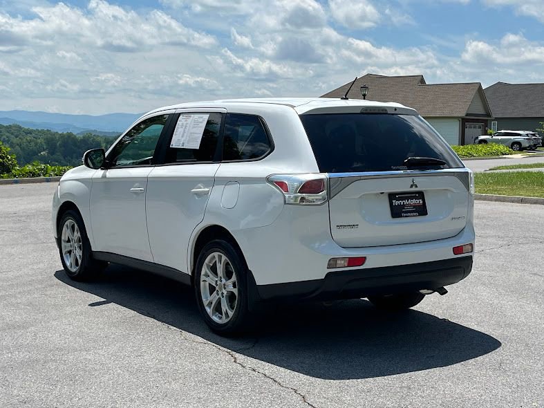 Used 2014 Mitsubishi Outlander SE AWD/4WD image 22