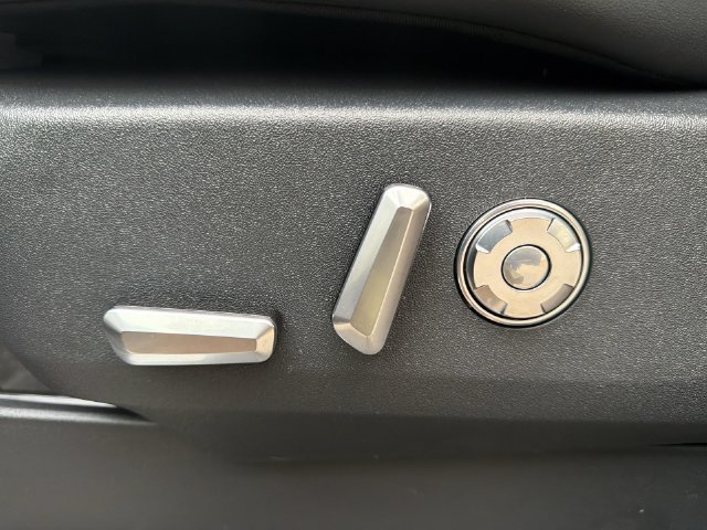 New 2025 Lincoln Navigator L Black Label AWD/4WD image 12