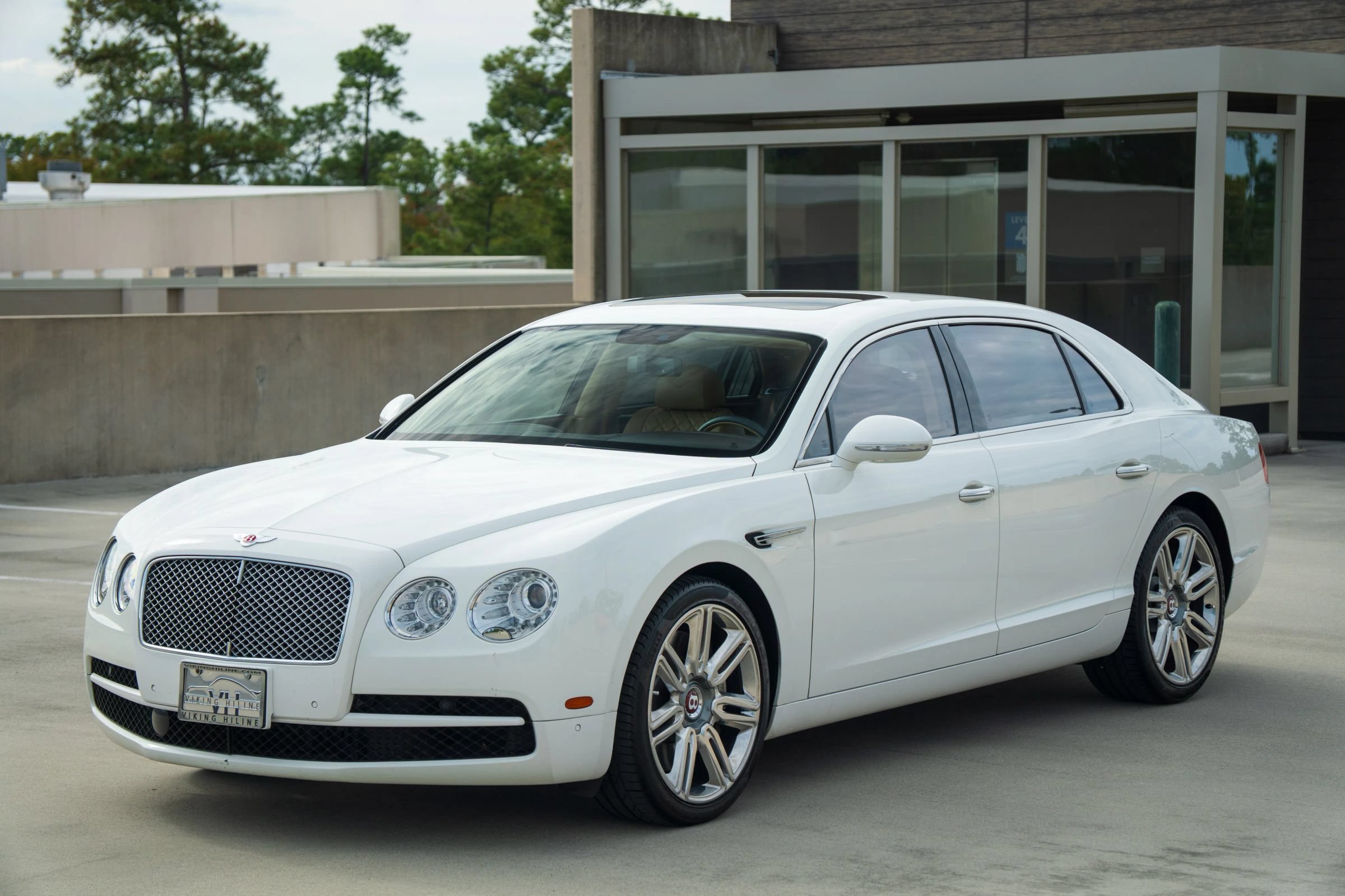 Used 2018 Bentley Flying Spur V8 AWD/4WD image 2